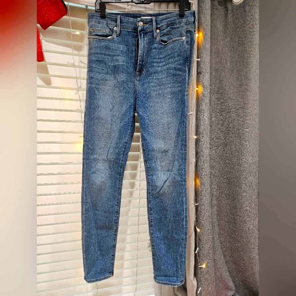 Good American light blue wash skinny ankle jeans